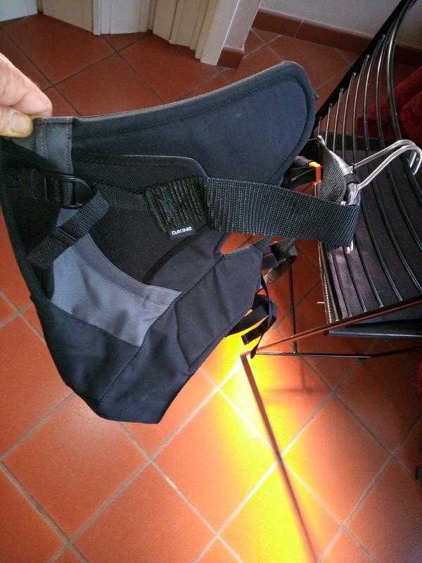 Dakine - TRAPEZIO BASSO DA KINE TAGLIA L/XL ( MAI USATO )