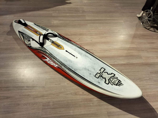 Starboard - Starboard  kode 80 litri ,  single fin , full carbon ,