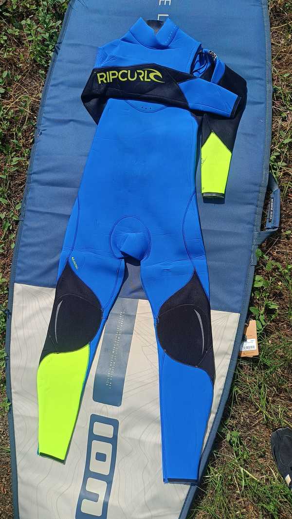 Rip Curl - E Bomb 4/3 M medium
