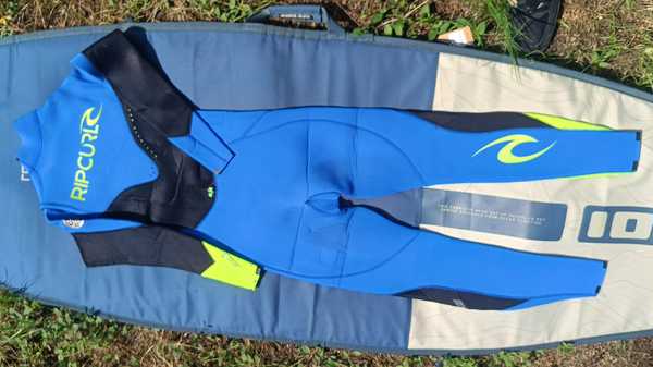 Rip Curl - E Bomb 4/3 M medium