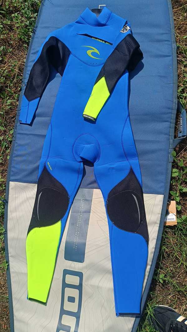 Rip Curl - E Bomb 4/3 M medium