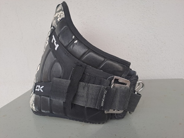 Dakine - T4